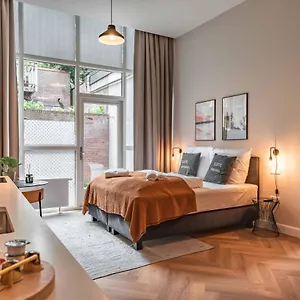 https://limehome-den-haag-keizerstraat.thehaguehotels.net